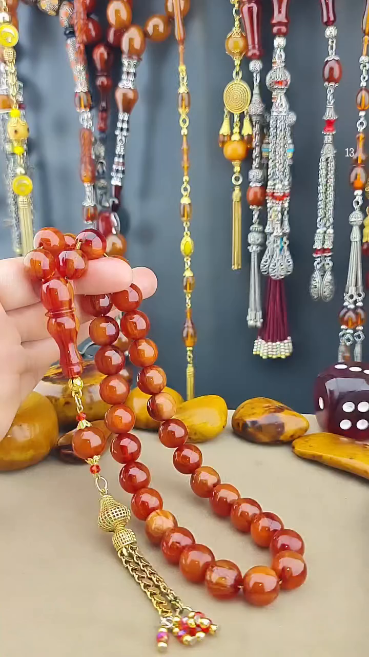 مسبحة كهرب مضغوط معرق بالكامل شغل يدوي - شرابة فضة مطلية بالذهب (13 مم)
