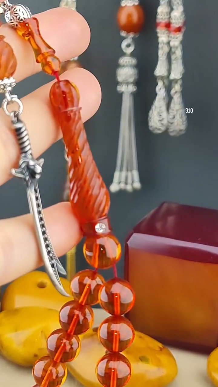 مسبحة كهرمان ناري يدوية الصنع - قطعة واحدة | كامجة فضية برأس أسد وسيف ذو الفقار