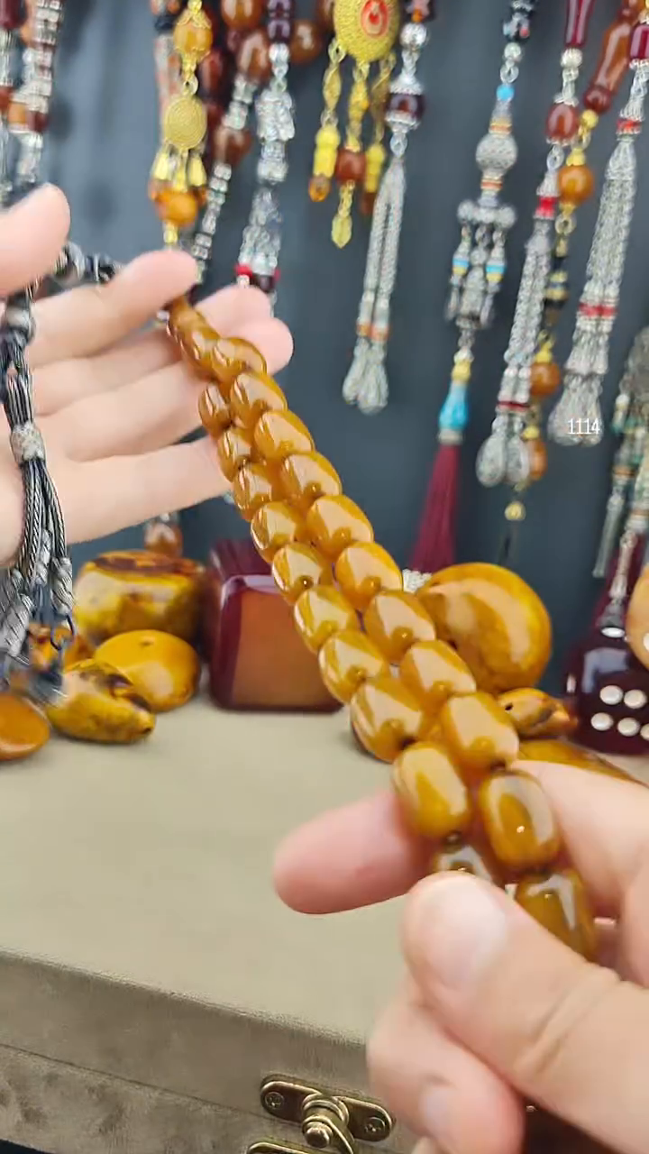 مسبحة كهرب مضغوط شغل يدوي - شرابة كازازية فضة خالص عيار 1000 (11×14 مم)