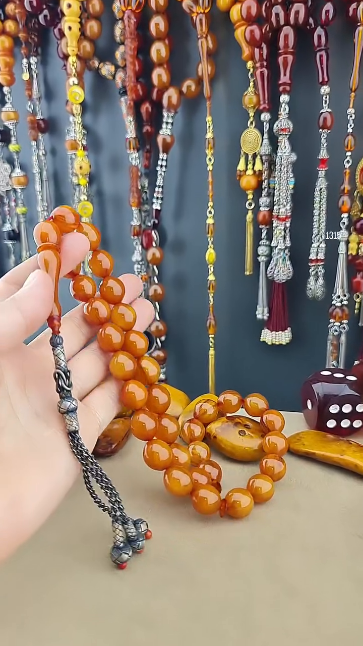 مسبحة كهرب مضغوط شغل يدوي - شرابة كازازية فضة خالص عيار 1000 (13×15 مم)