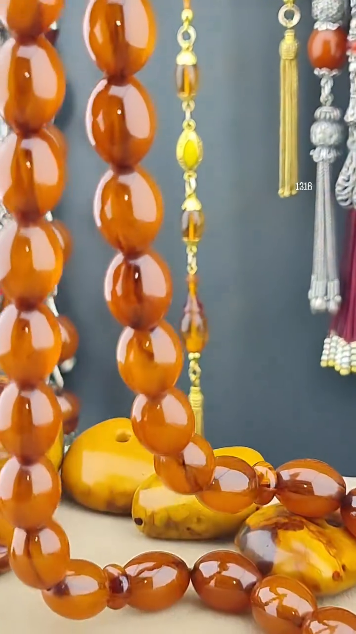 مسبحة كهرب مضغوط شغل يدوي - شرابة كازازية فضة خالص عيار 1000 (13×16 مم)