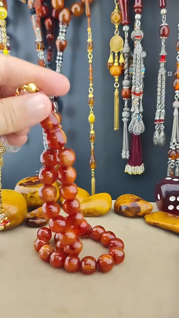 مسبحة كهرب مضغوط معرق بالكامل شغل يدوي - شرابة فضة مطلية بالذهب (13 مم)
