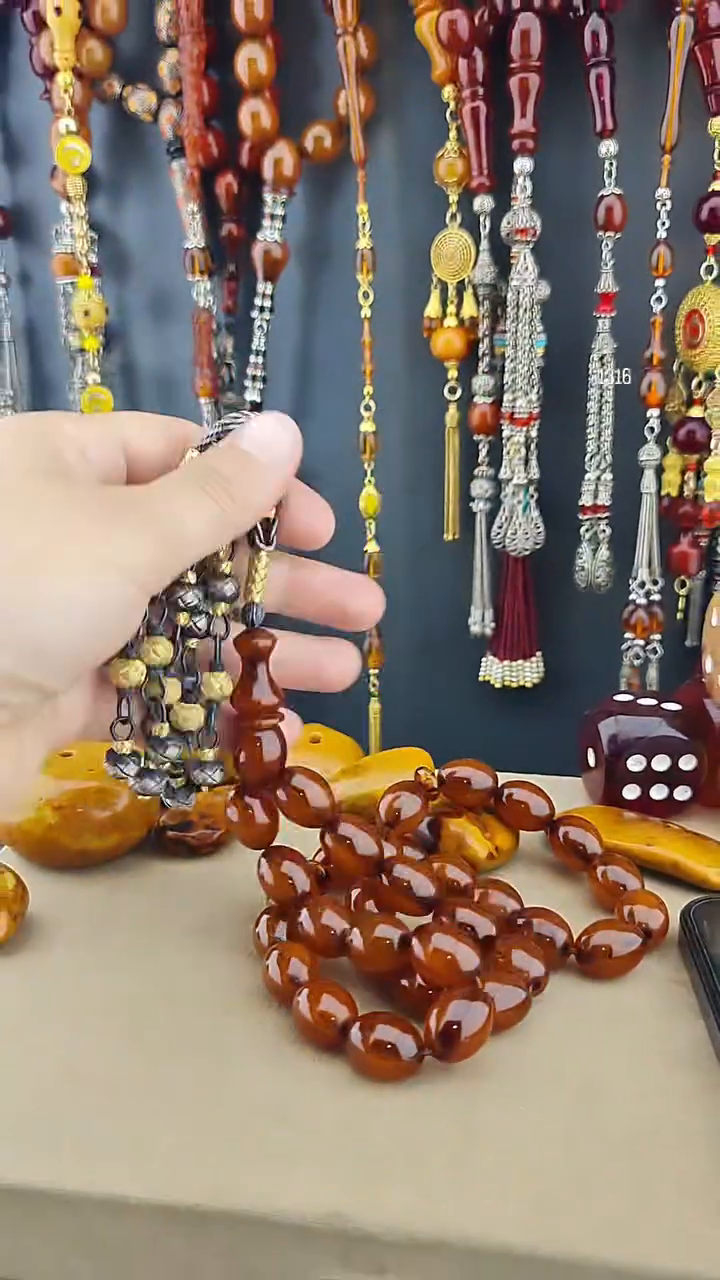 مسبحة كهرب مضغوط شغل يدوي - شرابة كازازية فضة خالص عيار 1000 (13×16 مم)
