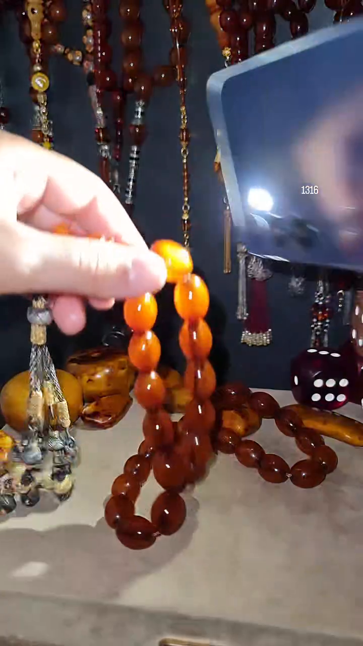 مسبحة كهرب مضغوط شغل يدوي - شرابة كازازية فضة خالص عيار 1000 (13×16 مم)