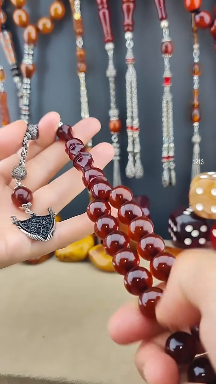 مسبحة كهرمان ناري يدوية الصنع - قطعة واحدة | كامجة فضية بشكل ترس وسيف
