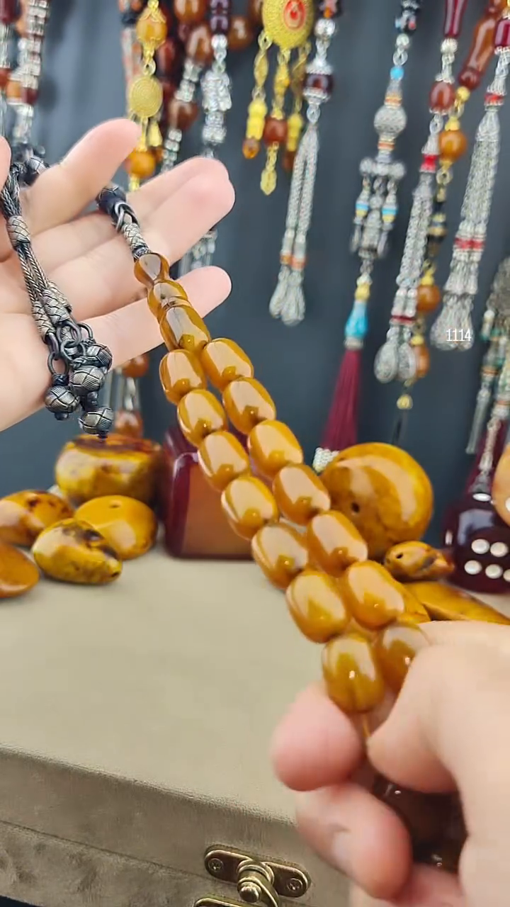 مسبحة كهرب مضغوط شغل يدوي - شرابة كازازية فضة خالص عيار 1000 (11×14 مم)
